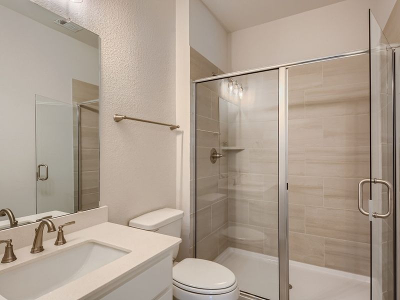 Plan 1527 Secondary Bathroom Representative Photo