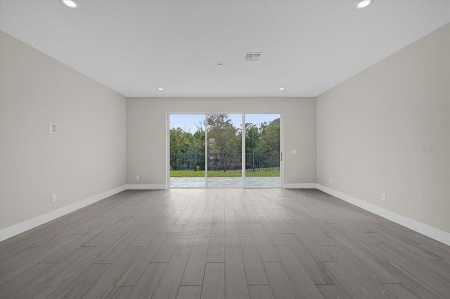 Spacious, unfurnished interior of a new home in , Kissimmee (Image 16).