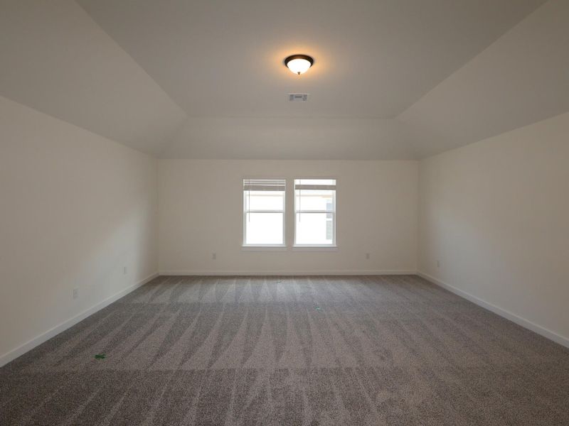 Spacious, unfurnished interior of a new home in Edgewood, Leander (Image 32).