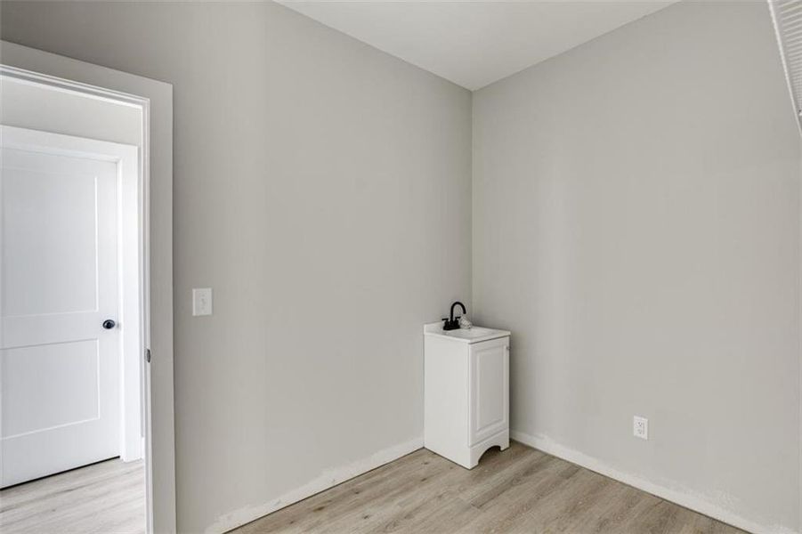 Spacious, unfurnished interior of a new home in , Hartwell (Image 31).