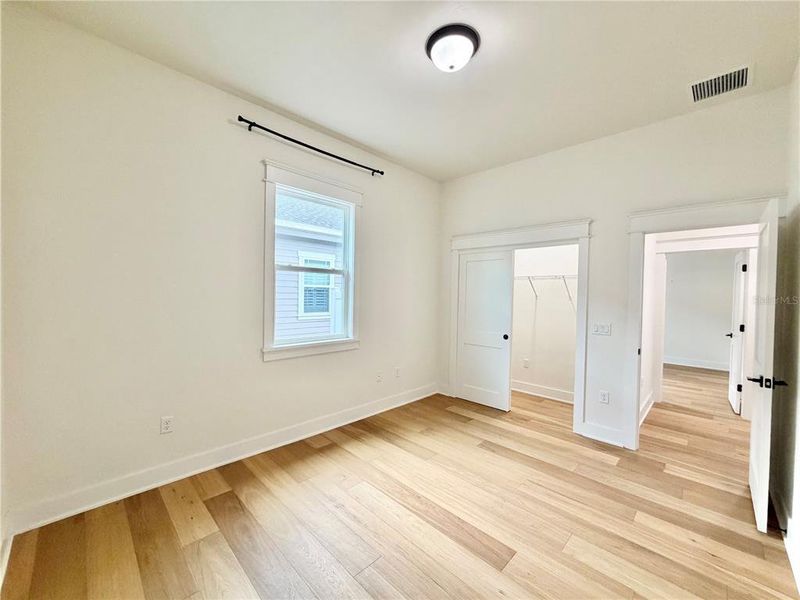 Spacious, unfurnished interior of a new home in , Gainesville (Image 39).