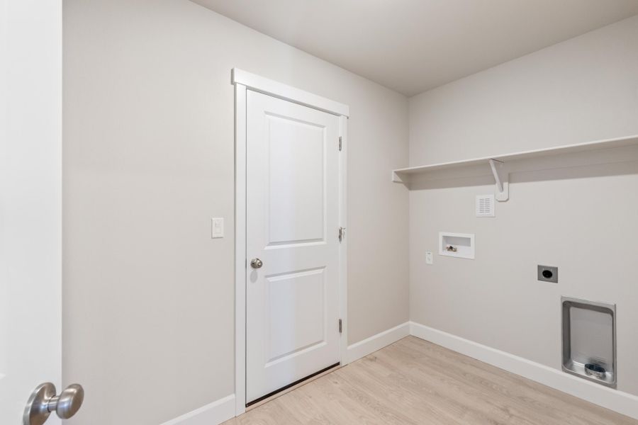 Spacious, unfurnished interior of a new home in Feather Ridge, Redmond (Image 31).