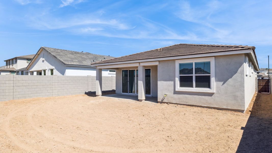 Exterior details and patio area of a home in Aloravita, Peoria (Image 2).