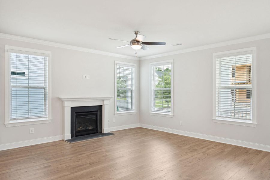 Spacious, unfurnished interior of a new home in Central Park, Charleston (Image 23).