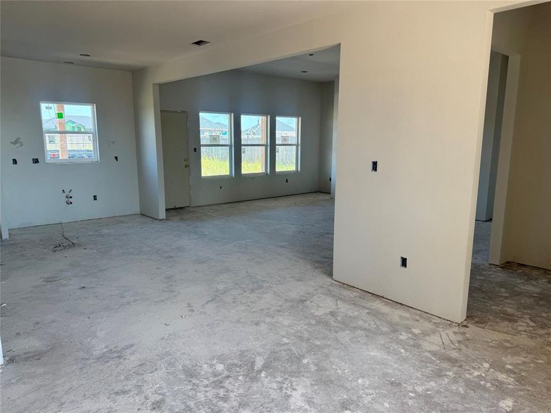 Spacious, unfurnished interior of a new home in , Tuscola (Image 6).