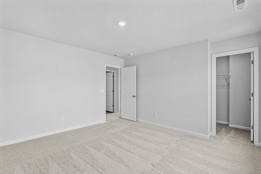 Spacious, unfurnished interior of a new home in Hanes Lake, Winston-Salem (Image 32).