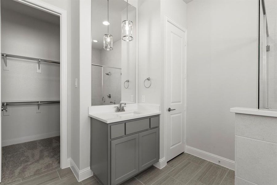 23. 2228 Euclid - Bath (4) 23. 2228 Euclid - Bath (4)