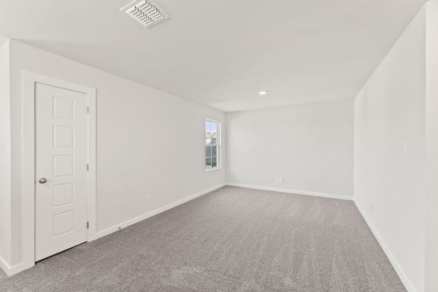 Representative unfurnished interior of a home built from the Hondo by Hakes Brothers in Highland Ridge, New Braunfels (Image 29). Representative unfurnished interior of a home built from the Hondo by Hakes Brothers in Highland Ridge, New Braunfels (Image 29).