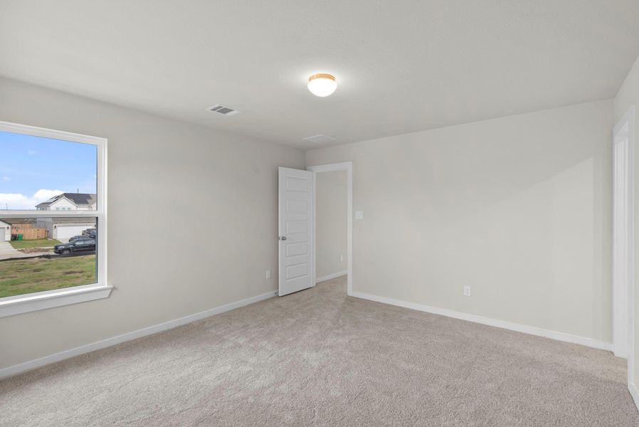 Spacious, unfurnished interior of a new home in Huntington Place, Rosharon (Image 30).