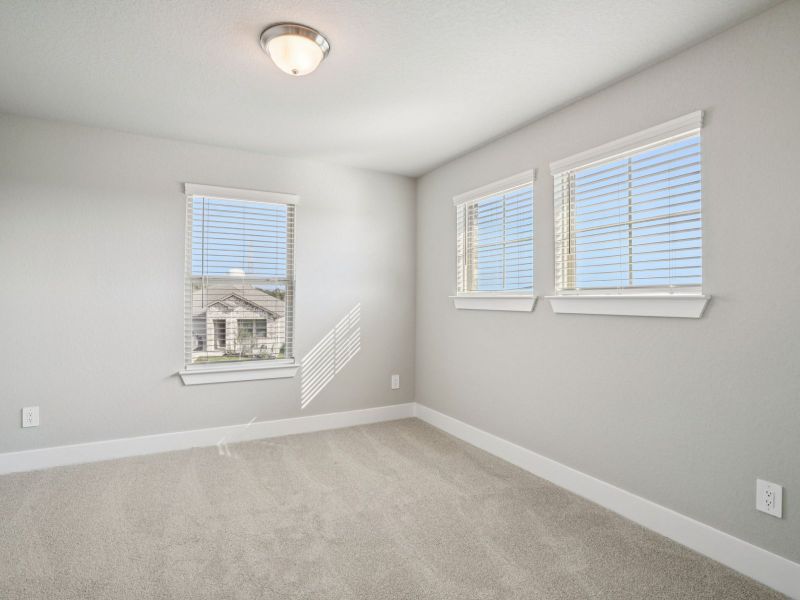 Spacious, unfurnished interior of a new home in Lark Canyon, New Braunfels (Image 28).