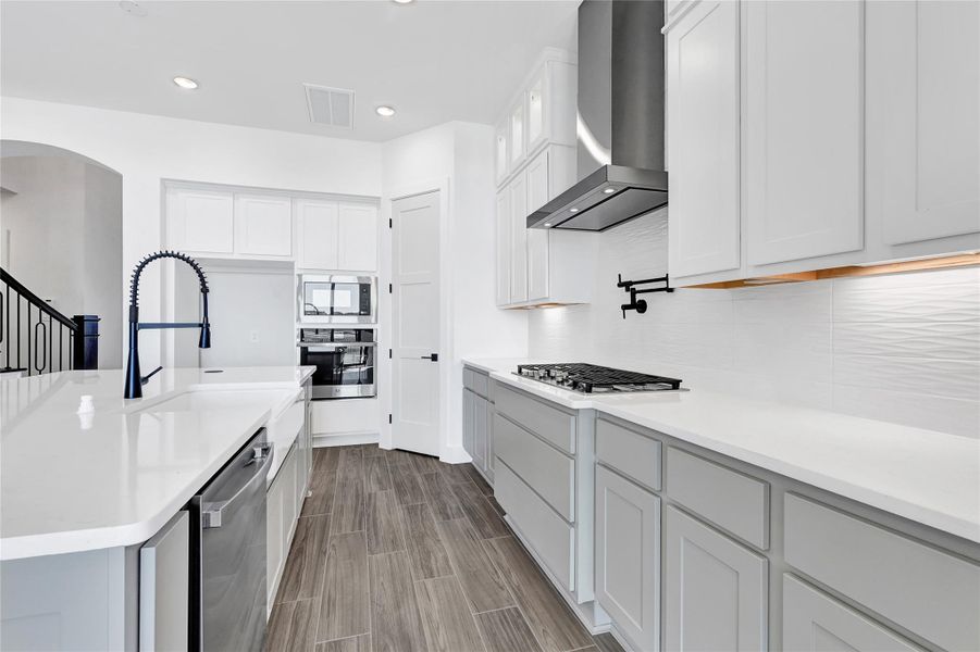 Furnished interior view inside a new home in Cross Creek West, Fulshear (Image 6).