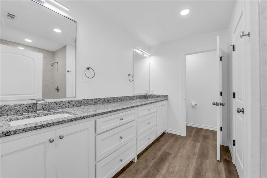 Furnished interior view inside a new home in , Riesel (Image 7).