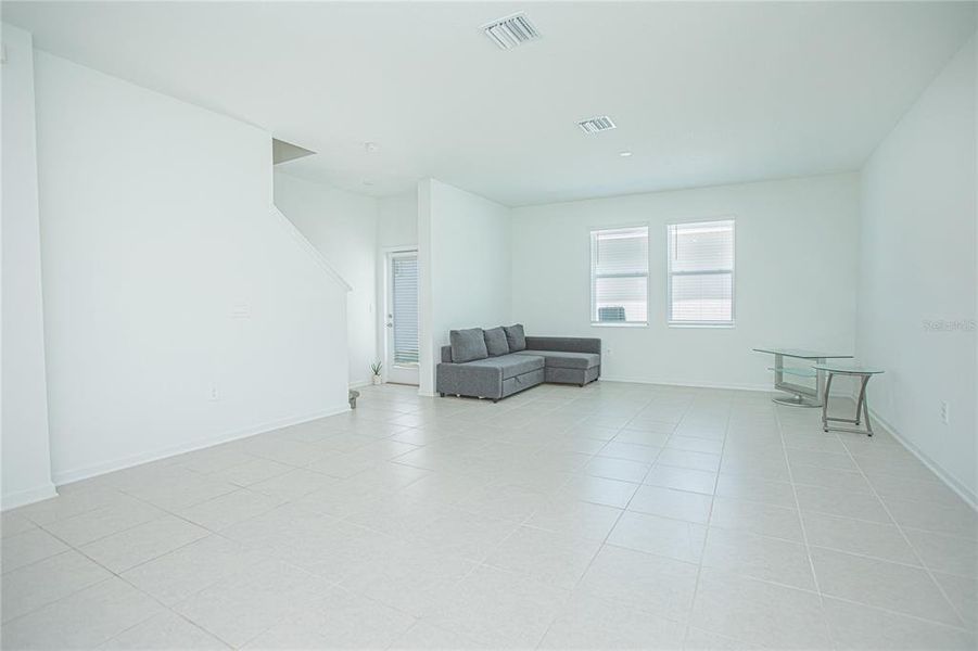 Spacious, unfurnished interior of a new home in Tohoqua, Kissimmee (Image 18).