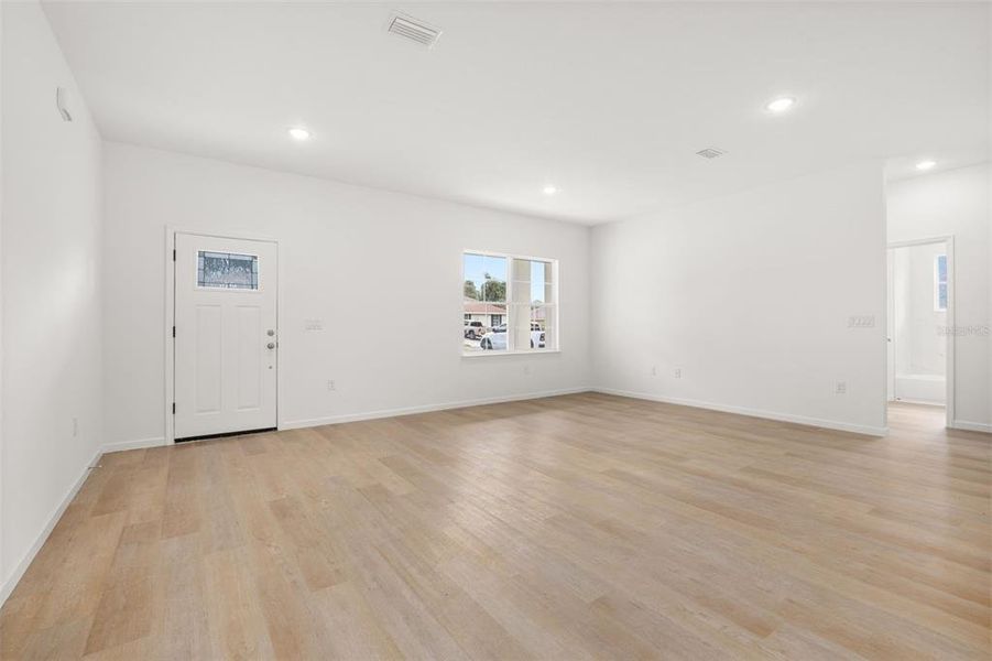 Spacious, unfurnished interior of a new home in , Dunnellon (Image 40).