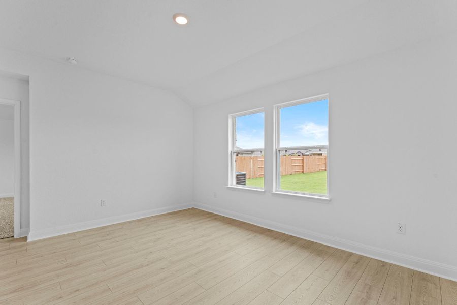Spacious, unfurnished interior of a new home in Riverview, Georgetown (Image 24).