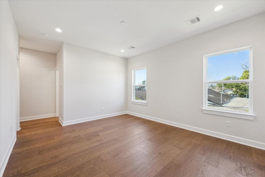 Spacious, unfurnished interior of a new home in , Houston (Image 37).