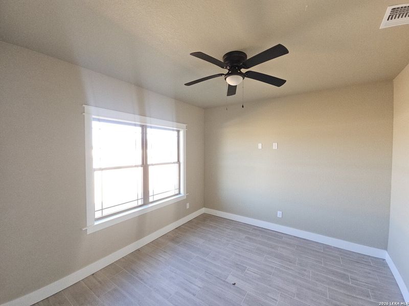 Spacious, unfurnished interior of a new home in , Bandera (Image 22).