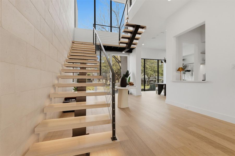 Spacious, unfurnished interior of a new home in , Bellaire (Image 22).