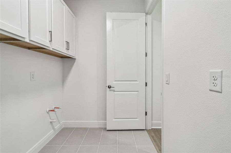 Spacious, unfurnished interior of a new home in Hawkstone, Sarasota (Image 41).