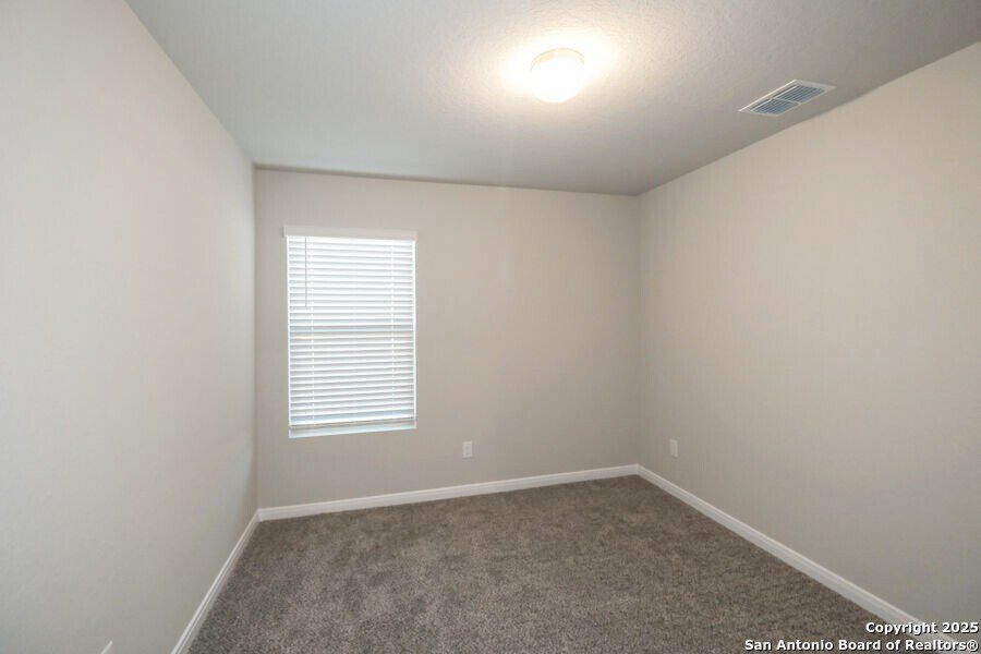 Spacious, unfurnished interior of a new home in Summer Hills, San Antonio (Image 10).