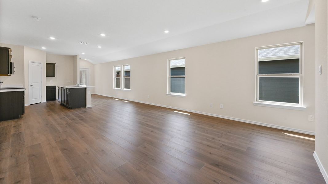 Spacious, unfurnished interior of a new home in Blaire Lake, Tyler (Image 13).