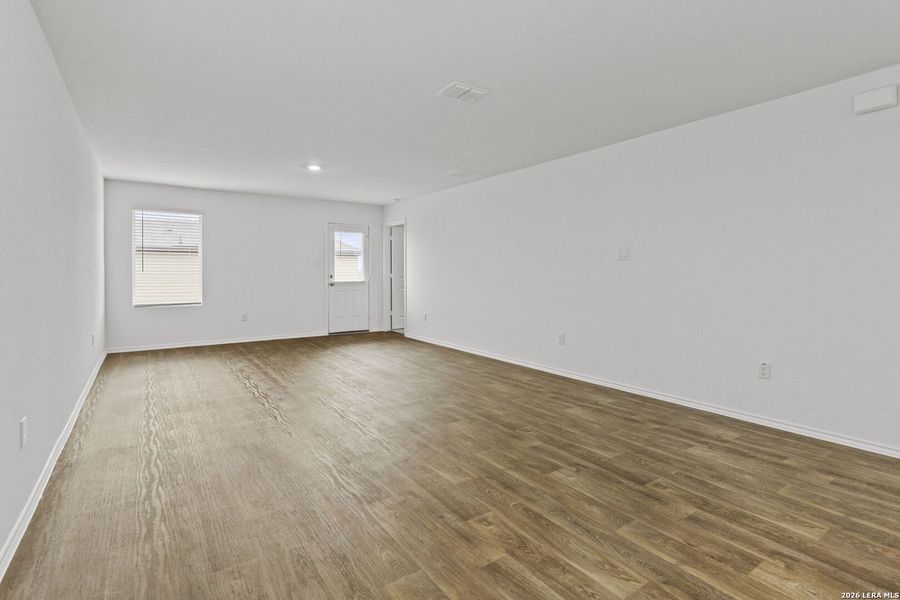 Spacious, unfurnished interior of a new home in Stonehill, San Antonio (Image 24).
