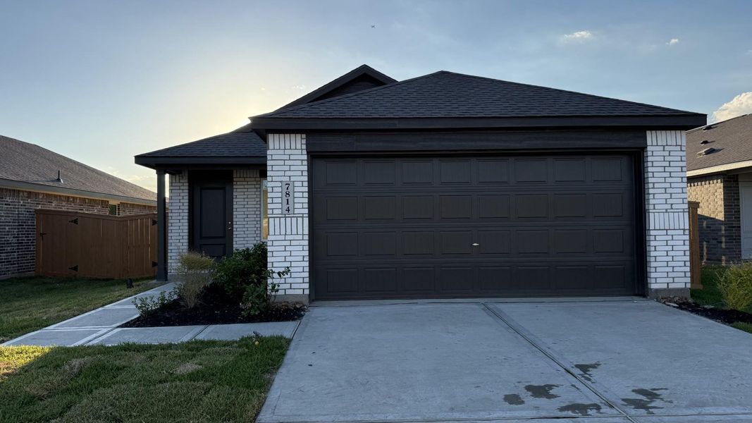 Pics are not of actual home. They are representative of a home of the same floor plan Pics are not of actual home. They are representative of a home of the same floor plan