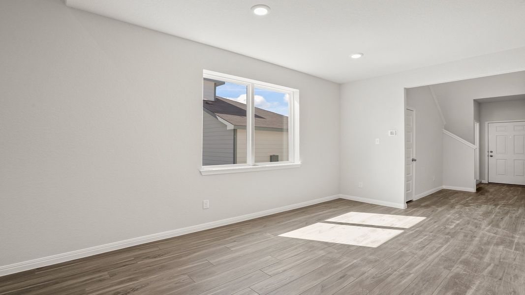 Spacious, unfurnished interior of a new home in Hunters Ranch, San Antonio (Image 9).