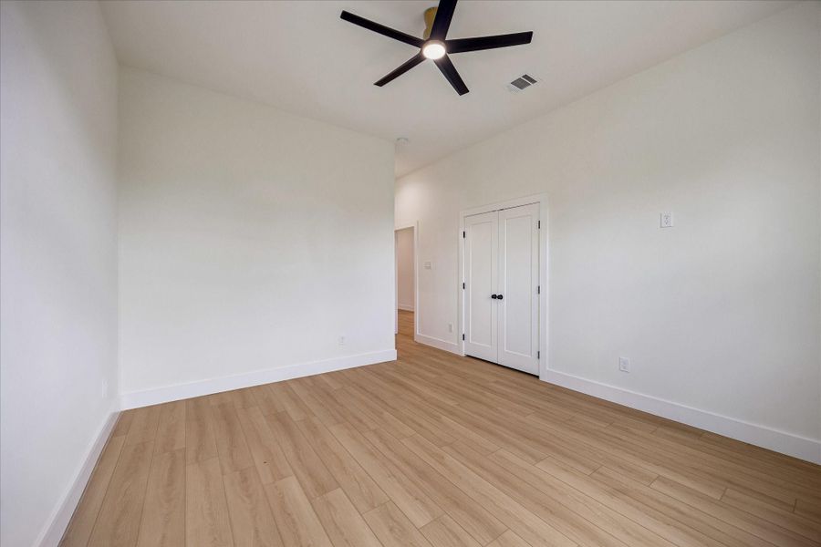 Spacious, unfurnished interior of a new home in , Santa Fe (Image 33).