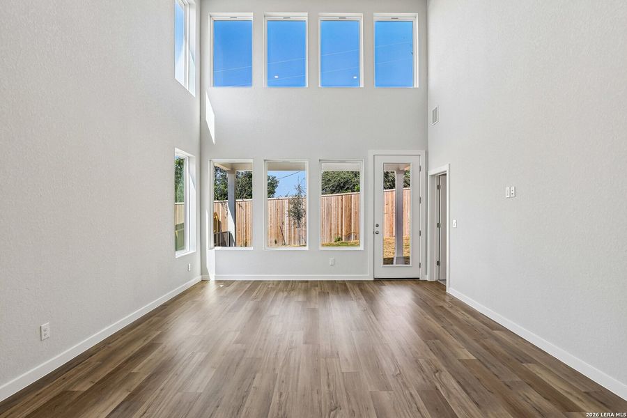 Spacious, unfurnished interior of a new home in Weston Oaks, San Antonio (Image 27).
