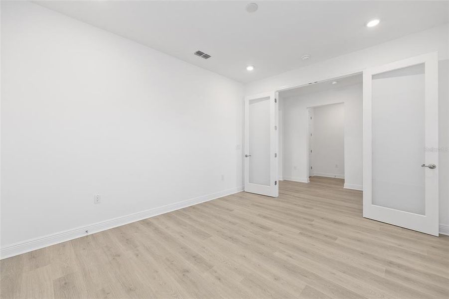 Spacious, unfurnished interior of a new home in , Ocala (Image 28).