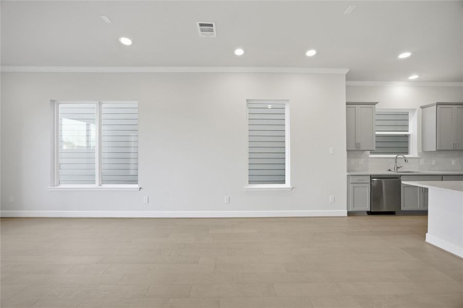 Dining Area Charm – Perfectly positioned near the kitchen, the dining area is ideal for casual meals or elegant dinner parties.