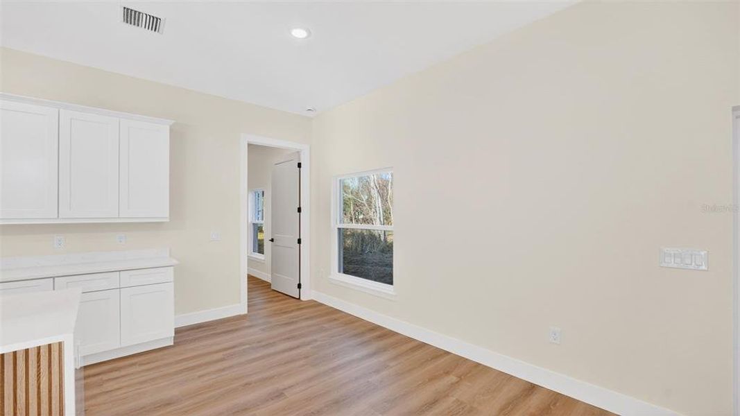 Spacious, unfurnished interior of a new home in , Debary (Image 27).