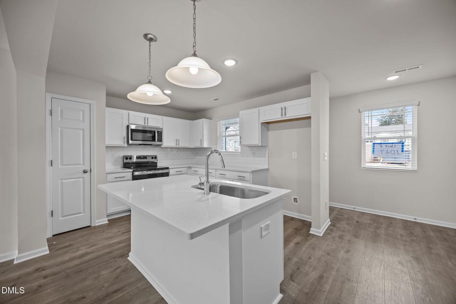 12-web-or-mls-IMG_9683 12-web-or-mls-IMG_9683