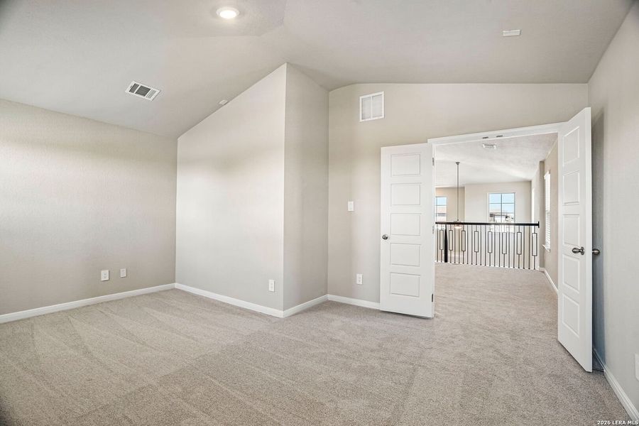 Spacious, unfurnished interior of a new home in Catalina, Converse (Image 36).