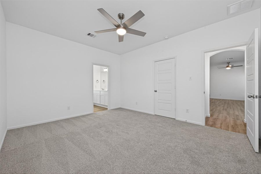 Spacious, unfurnished interior of a new home in Enclave at Willis, Willis (Image 13).