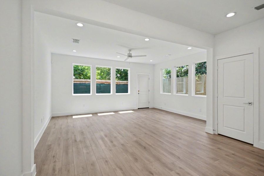 Spacious, unfurnished interior of a new home in , Houston (Image 16).