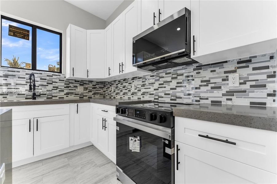 Furnished interior view inside a new home in , Fort Lauderdale (Image 9).