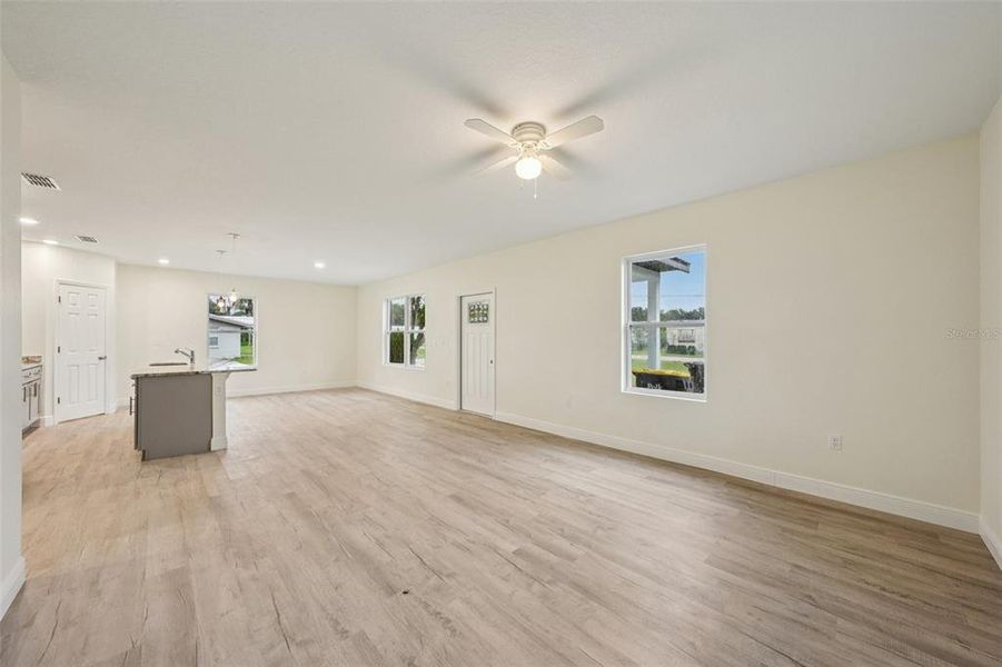 Spacious, unfurnished interior of a new home in , Lakeland (Image 16).