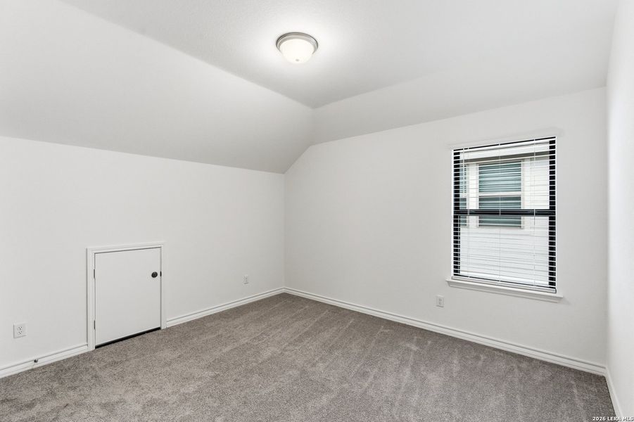 Spacious, unfurnished interior of a new home in Lily Springs, Seguin (Image 27).