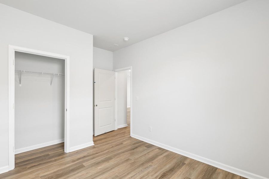 Spacious, unfurnished interior of a new home in Carolina Groves, Moncks Corner (Image 13).