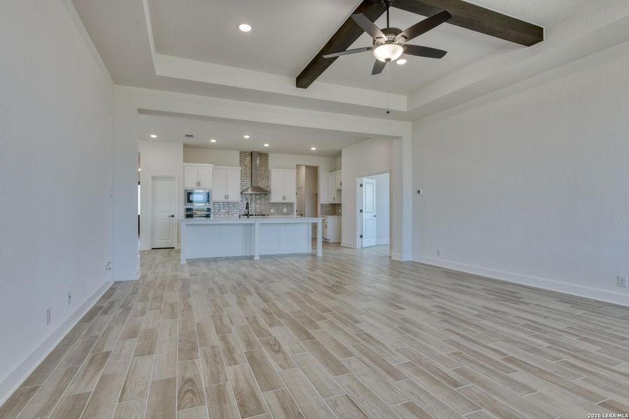 Spacious, unfurnished interior of a new home in Waldsanger, New Braunfels (Image 16).