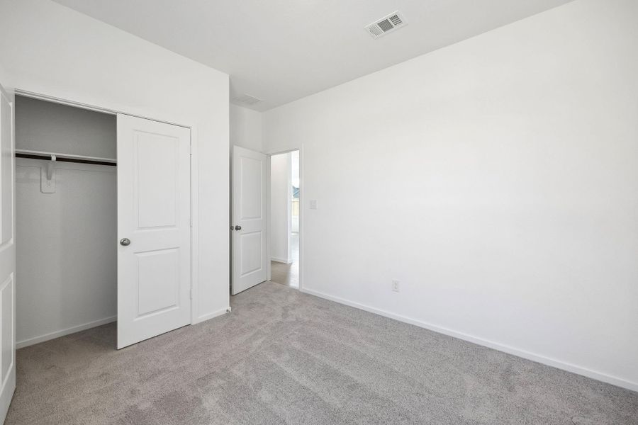 Spacious, unfurnished interior of a new home in Montgomery Bend, Montgomery (Image 7).