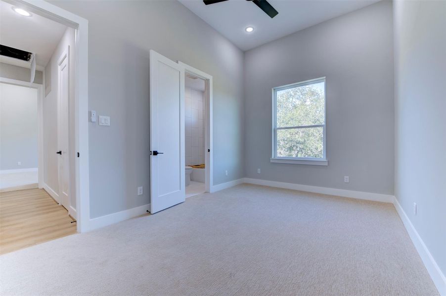 Spacious, unfurnished interior of a new home in , Seabrook (Image 29).