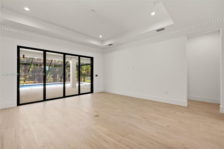 Spacious, unfurnished interior of a new home in , Naples (Image 38).