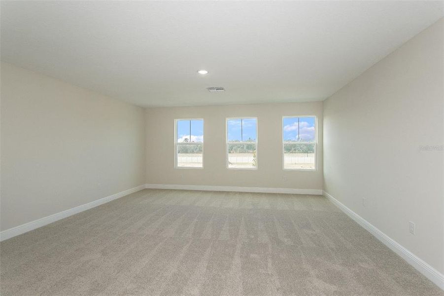 Spacious, unfurnished interior of a new home in Pasadena Woods, Dade City (Image 24).