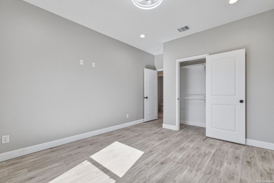 Spacious, unfurnished interior of a new home in , San Antonio (Image 21).