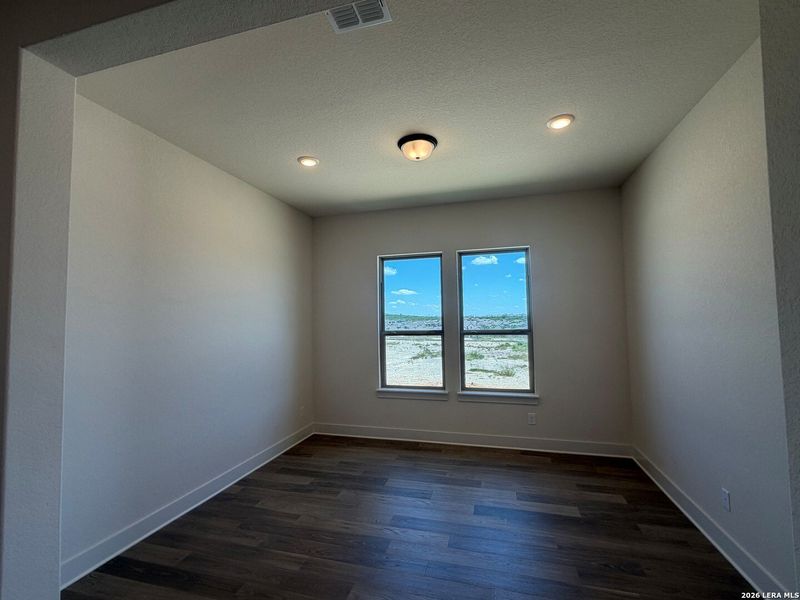 Spacious, unfurnished interior of a new home in Ladera - 50s, San Antonio (Image 17).