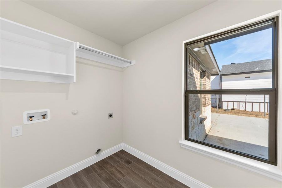 Spacious, unfurnished interior of a new home in Lin Dell Estates, Glenn Heights (Image 17). Spacious, unfurnished interior of a new home in Lin Dell Estates, Glenn Heights (Image 17).