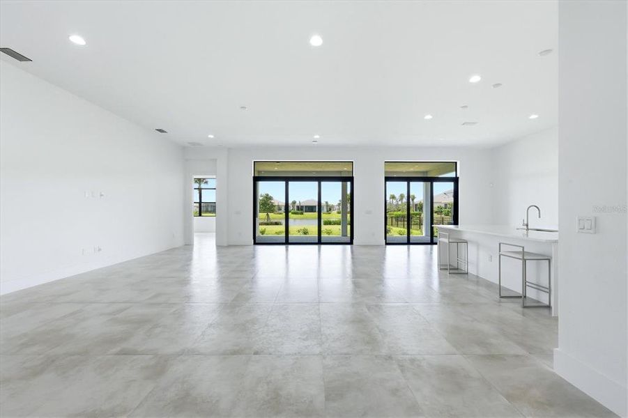 Spacious, unfurnished interior of a new home in , Sarasota (Image 36).
